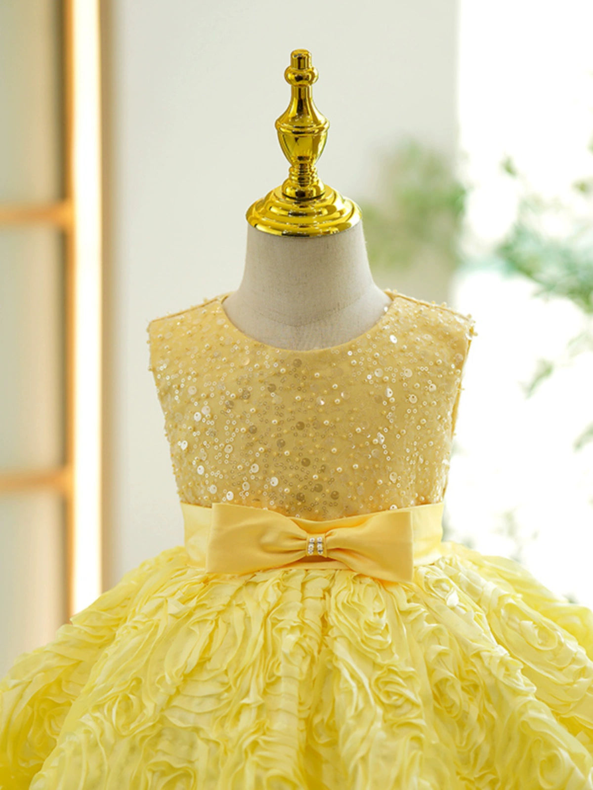 Princess Yellow Lace Back Zip Baptism Lace Tea Length Sleeveless Round Flower Girl Dress
